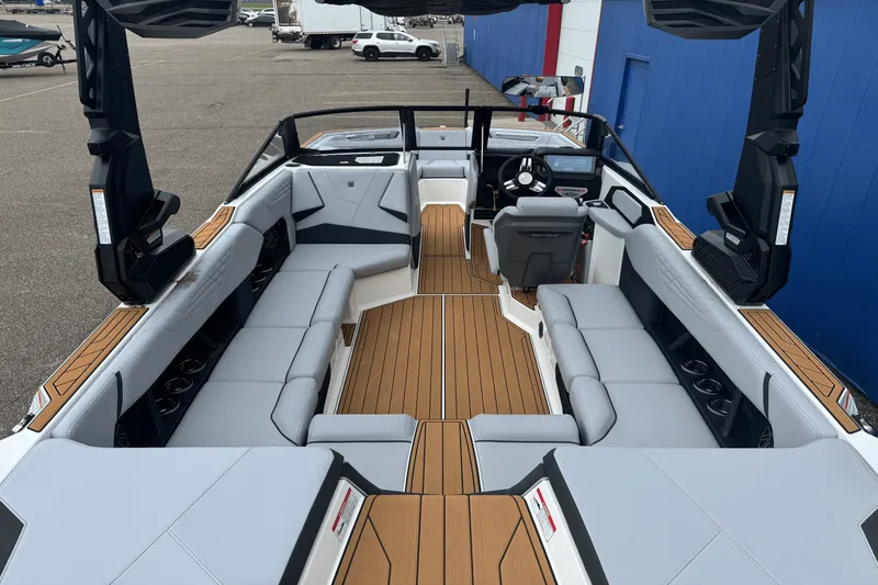 Slide: The Image of Nautique Super Air Nautique S23 2026 - 17
