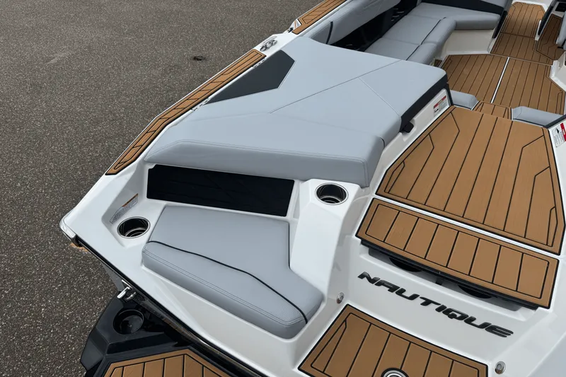Slide: The Image of Nautique Super Air Nautique S23 2026 - 8
