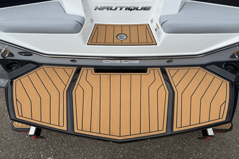 Slide: The Image of Nautique Super Air Nautique S23 2026 - 6