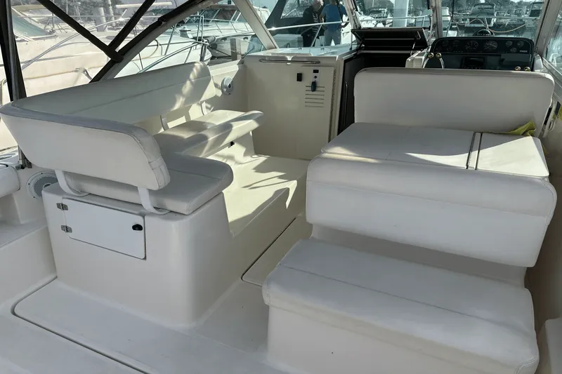 Slide: The Image of Tiara 2900 CORONET 1999 - 10