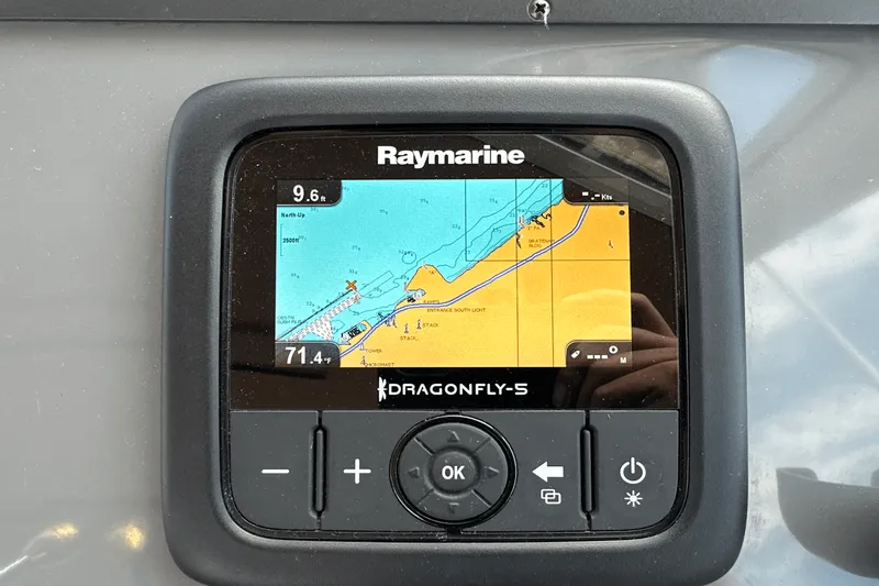 Slide: The Image of Tiara 2900 CORONET 1999 - 19