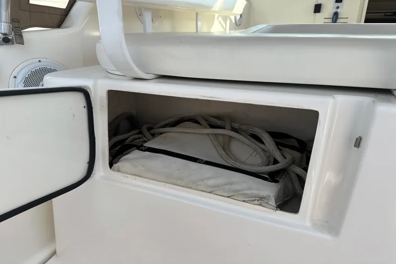 Slide: The Image of Tiara 2900 CORONET 1999 - 21