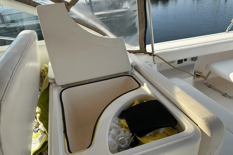 Slide: The Image of Tiara 2900 CORONET 1999 - 22