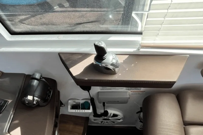 Slide: The Image of Cruisers Yachts 45 CANTIUS 2017 - 16