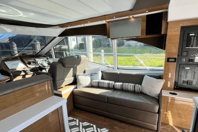 Slide: The Image of Cruisers Yachts 45 CANTIUS 2017 - 23