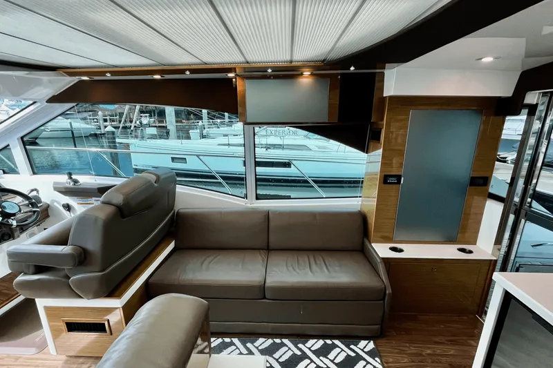 Slide: The Image of Cruisers Yachts 45 CANTIUS 2017 - 24