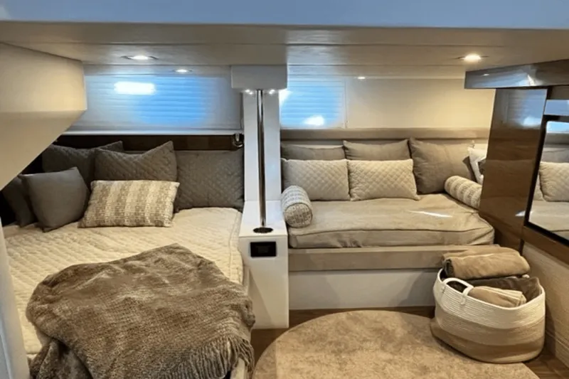 Slide: The Image of Cruisers Yachts 45 CANTIUS 2017 - 27