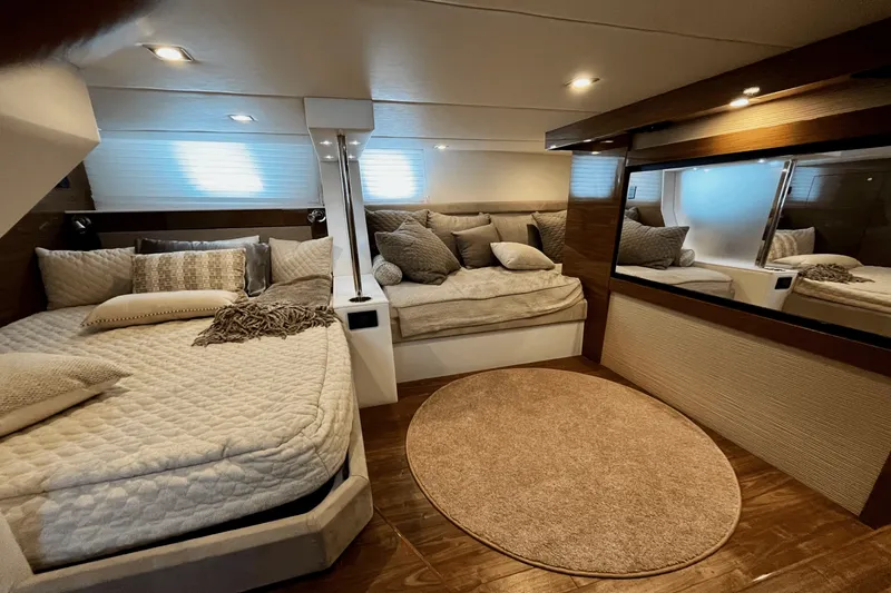 Slide: The Image of Cruisers Yachts 45 CANTIUS 2017 - 28