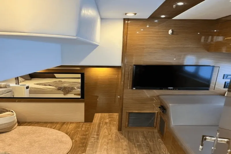 Slide: The Image of Cruisers Yachts 45 CANTIUS 2017 - 30