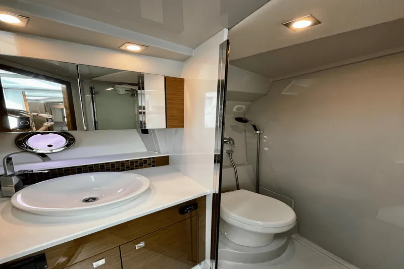 Slide: The Image of Cruisers Yachts 45 CANTIUS 2017 - 32