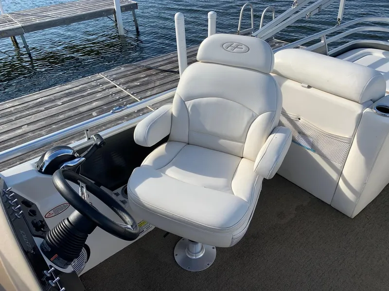 Slide: The Image of Captain's chair on 2014 Harris Solstice 240 pontoon boat by the dock. - 5