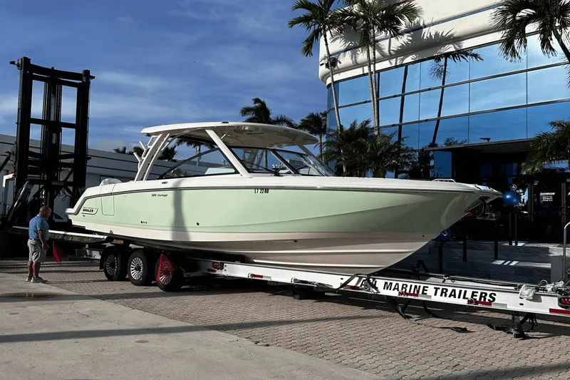 Slide: The Image of Boston Whaler 320 VANTAGE 2017 - 0