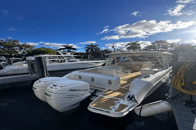 Slide: The Image of Boston Whaler 320 VANTAGE 2017 - 11