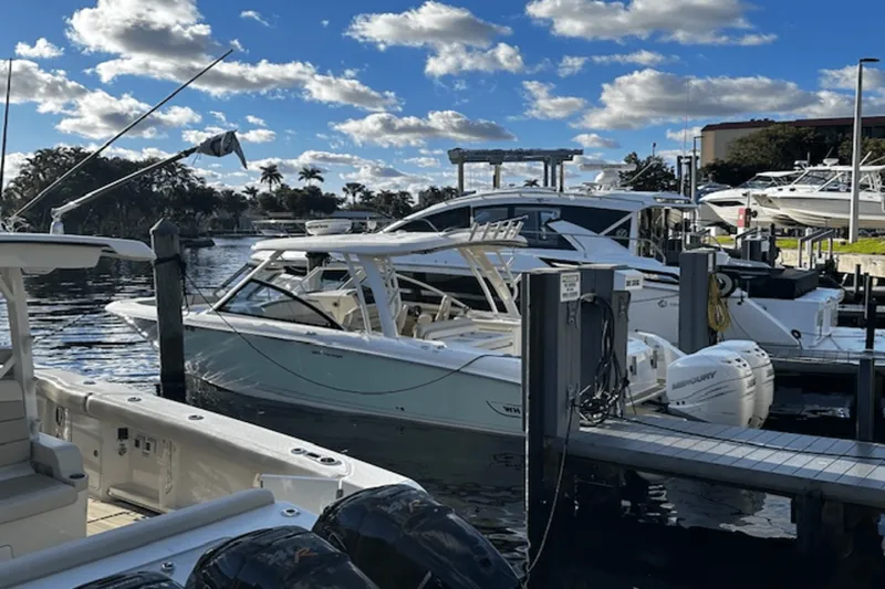 Slide: The Image of Boston Whaler 320 VANTAGE 2017 - 12