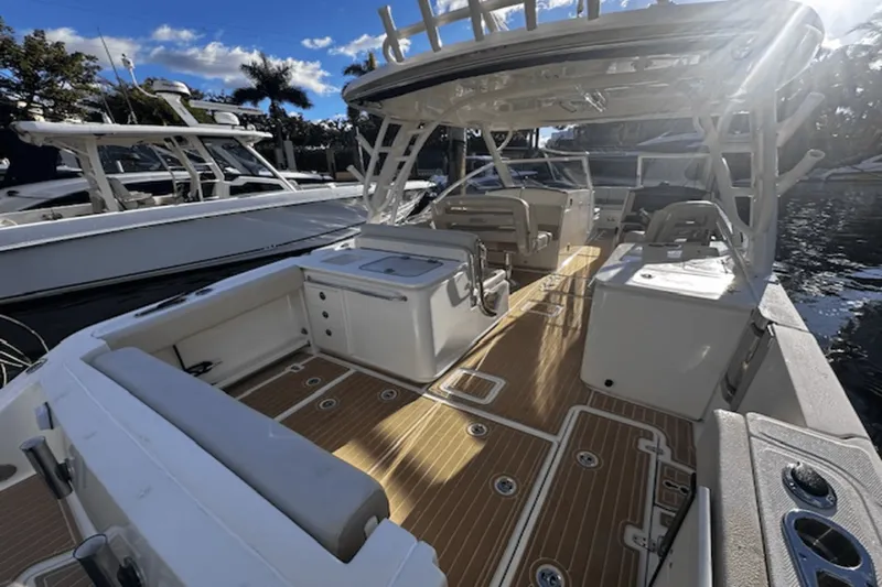 Slide: The Image of Boston Whaler 320 VANTAGE 2017 - 13