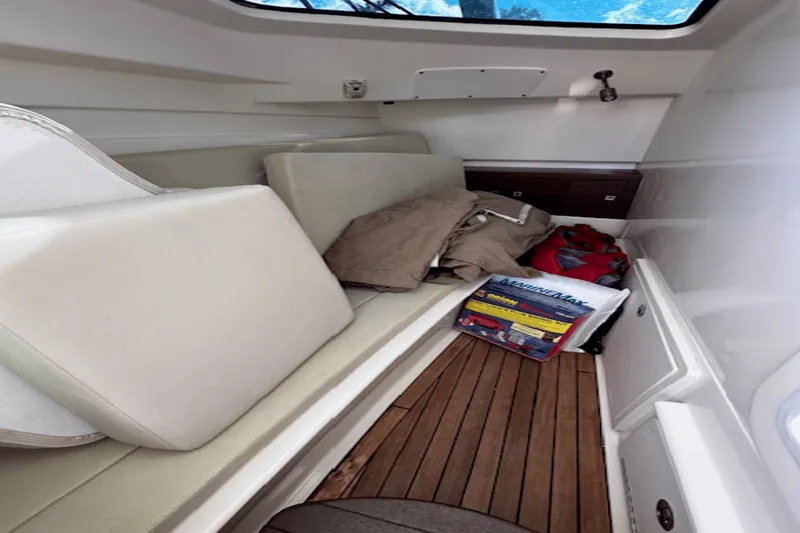 Slide: The Image of Boston Whaler 320 VANTAGE 2017 - 18