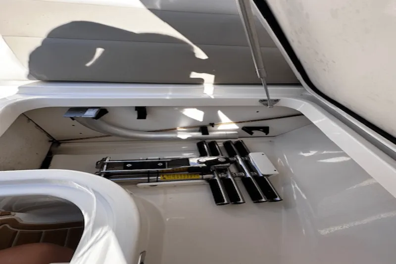 Slide: The Image of Boston Whaler 320 VANTAGE 2017 - 19