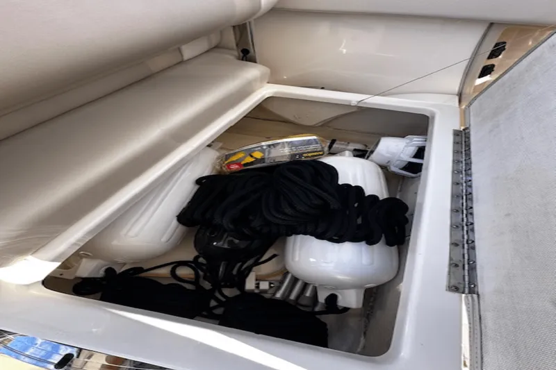 Slide: The Image of Boston Whaler 320 VANTAGE 2017 - 21