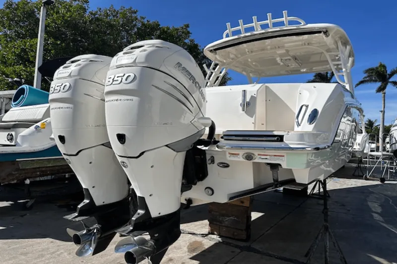 Slide: The Image of Boston Whaler 320 VANTAGE 2017 - 6