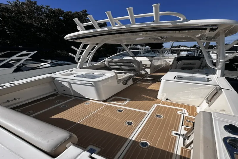 Slide: The Image of Boston Whaler 320 VANTAGE 2017 - 7