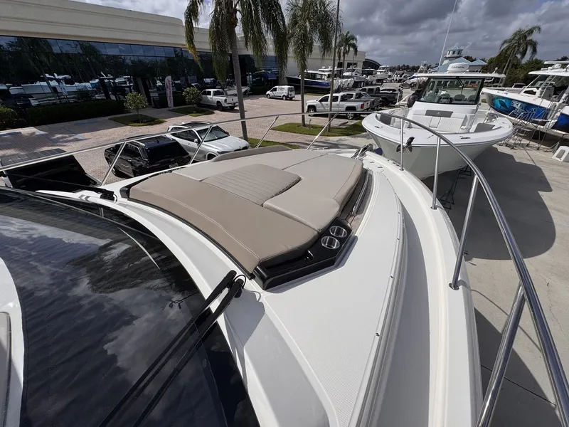 Slide: The Image of Boston Whaler 365 Conquest 2025 - 18