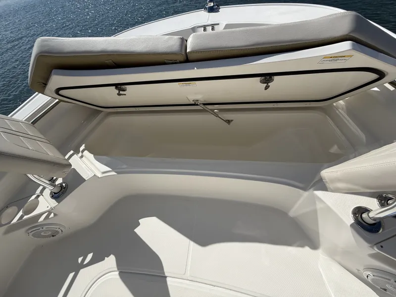 Slide: The Image of Boston Whaler 210 Montauk 2025 - 15