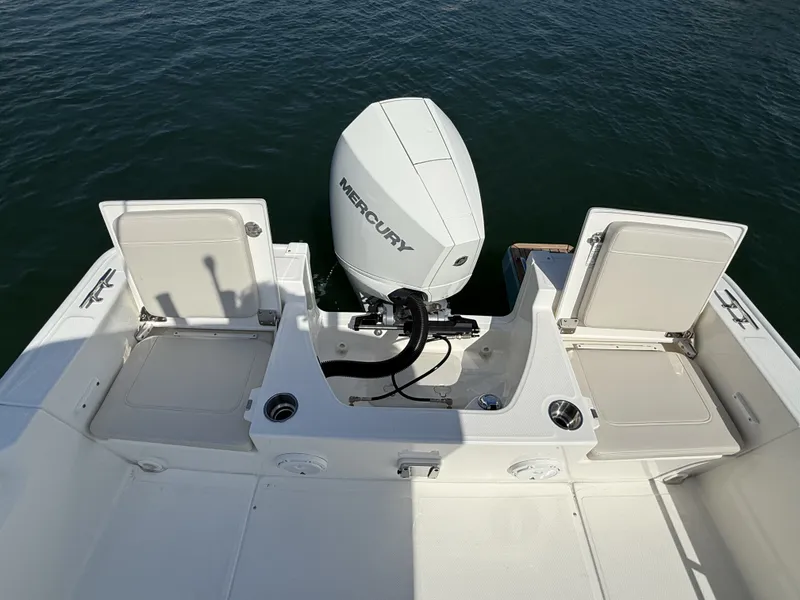 Slide: The Image of Boston Whaler 210 Montauk 2025 - 7