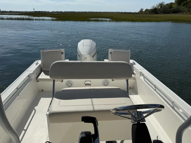 Slide: The Image of Boston Whaler 210 Montauk 2025 - 8