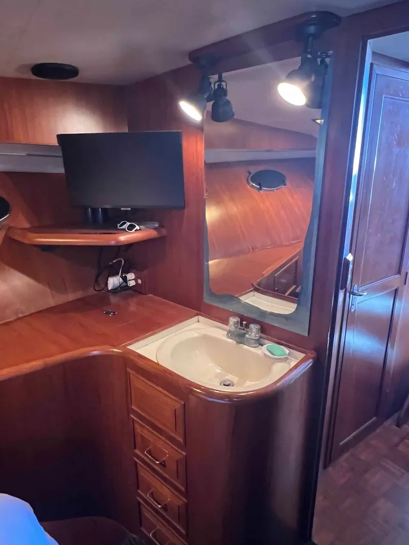 Slide: The Image of Ocean Alexander 42 Sedan 1990 - 30