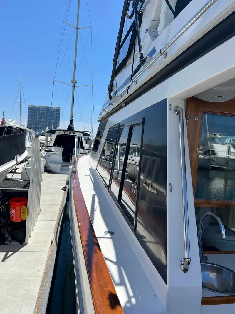 Slide: The Image of Ocean Alexander 42 Sedan 1990 - 6