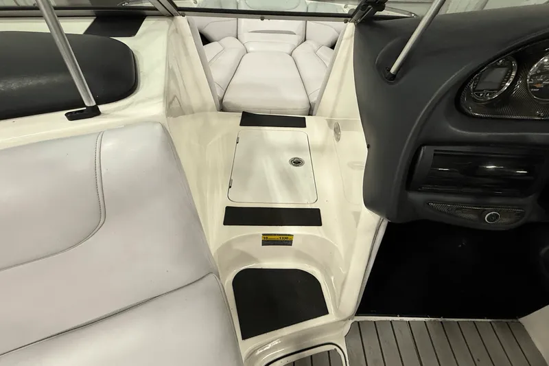 Slide: The Image of Centurion AVALANCHE C4 2004 - 13