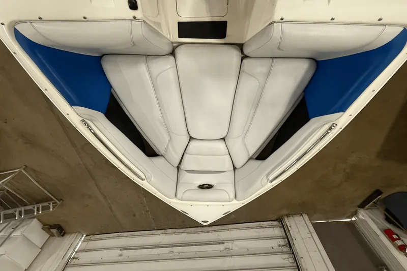 Slide: The Image of Centurion AVALANCHE C4 2004 - 14