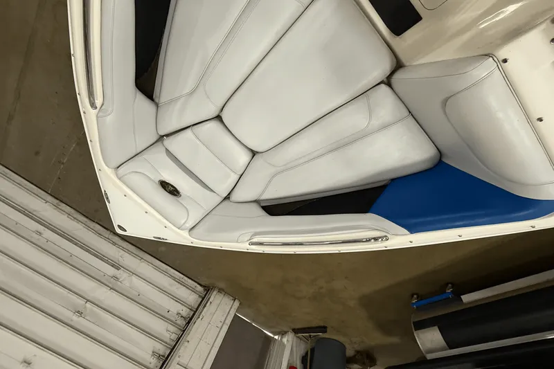 Slide: The Image of Centurion AVALANCHE C4 2004 - 15