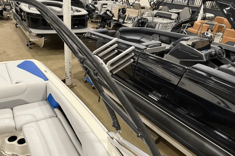 Slide: The Image of Centurion AVALANCHE C4 2004 - 18