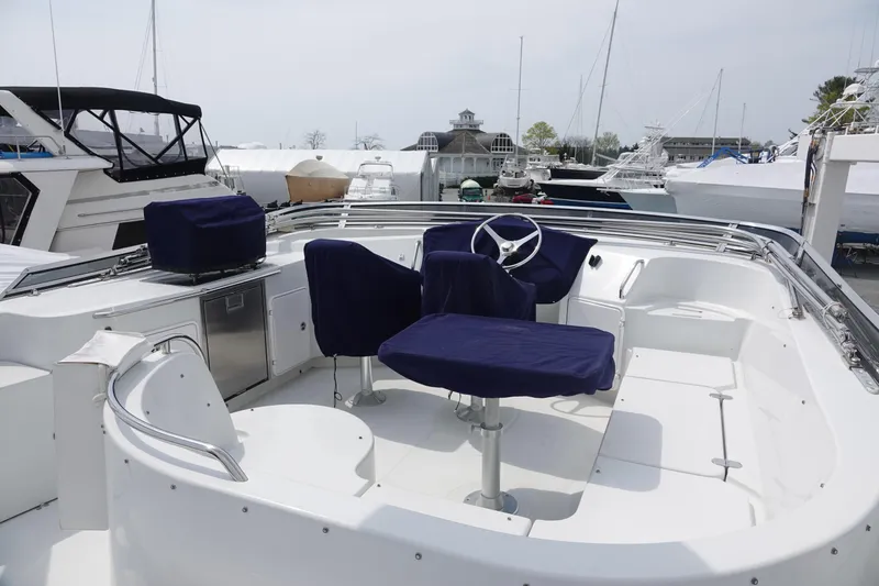 Slide: The Image of 2007 PDQ MV-41 boat with blue seat covers in harbor. - 17