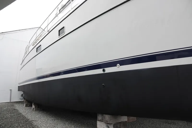 Slide: The Image of 2007 PDQ MV-41 boat on stands in dry dock. - 33