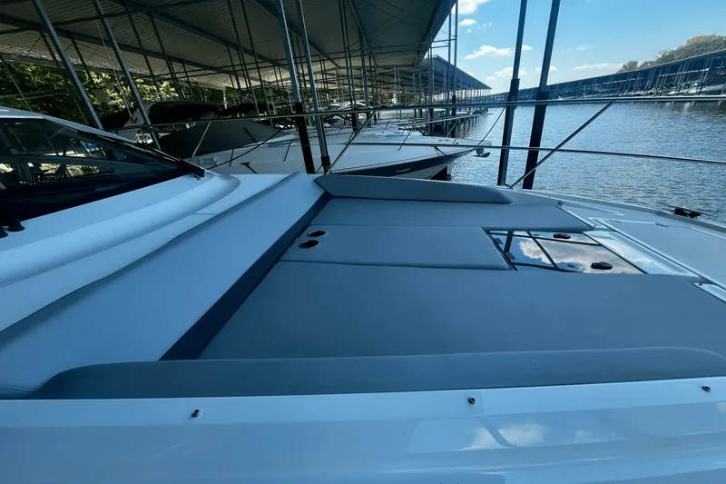 Slide: The Image of Beneteau GT 36 2023 - 10