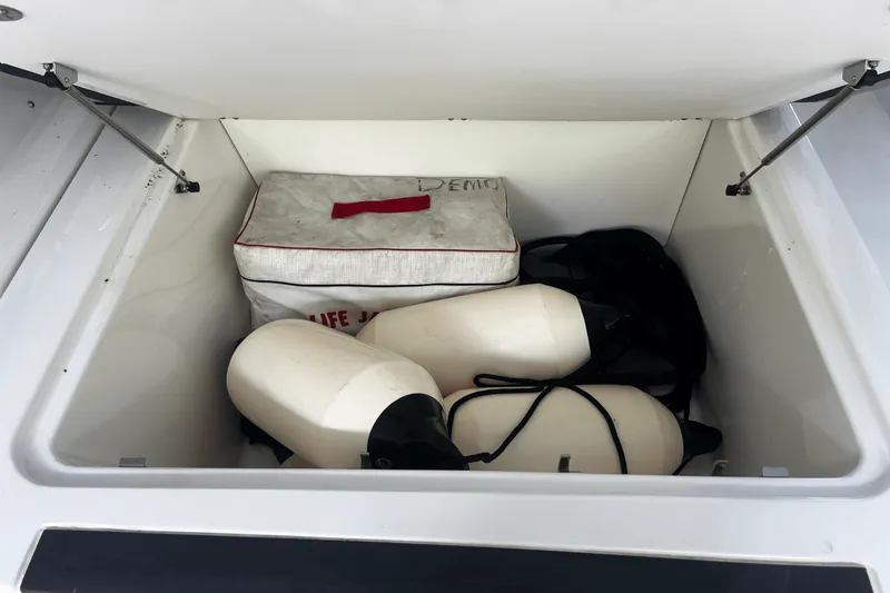 Slide: The Image of Beneteau GT 36 2023 - 12