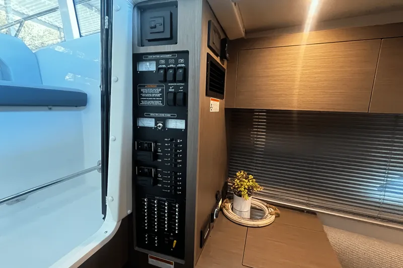 Slide: The Image of Beneteau GT 36 2023 - 29