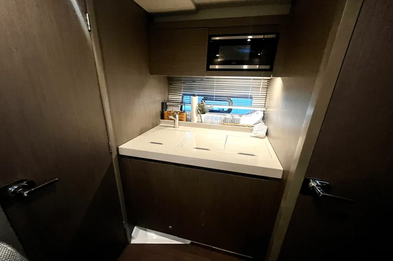 Slide: The Image of Beneteau GT 36 2023 - 32