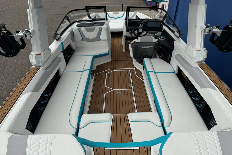 Slide: The Image of Nautique Super Air Nautique G25 2022 - 18