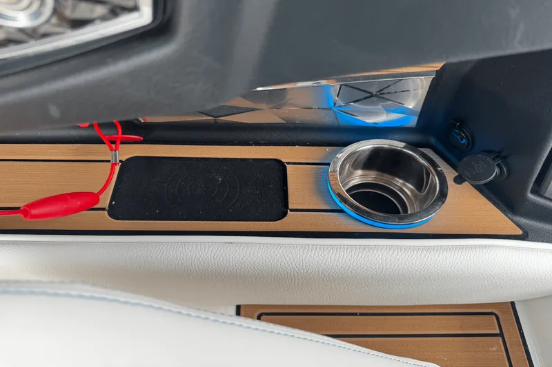 Slide: The Image of Nautique Super Air Nautique G25 2022 - 50