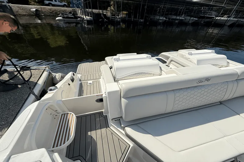 Slide: The Image of Sea Ray 290 SD 2024 - 14