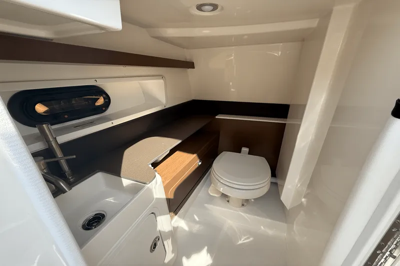 Slide: The Image of Sea Ray 290 SD 2024 - 17