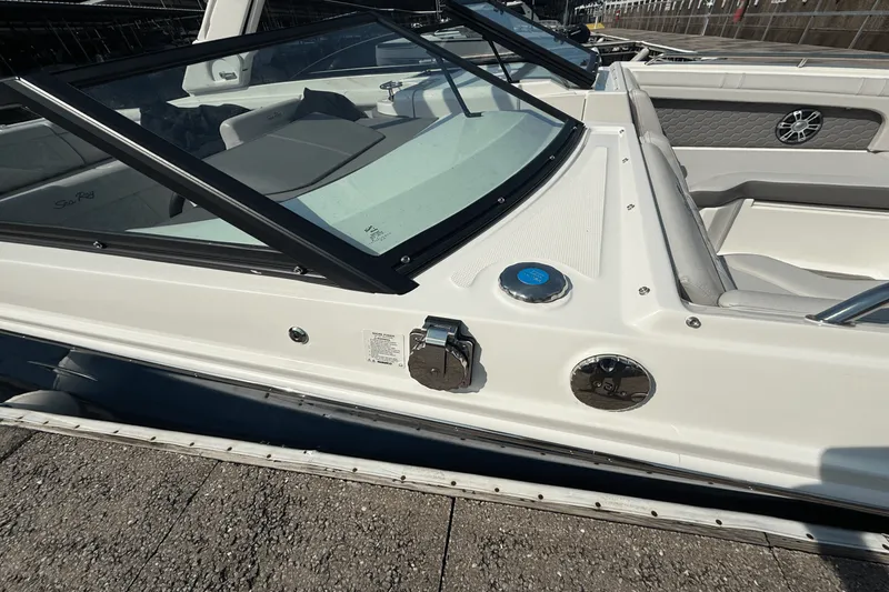 Slide: The Image of Sea Ray 290 SD 2024 - 22
