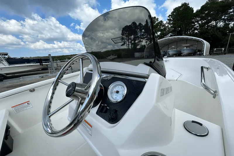 Slide: The Image of Boston Whaler 130 Super Sport 2026 - 7
