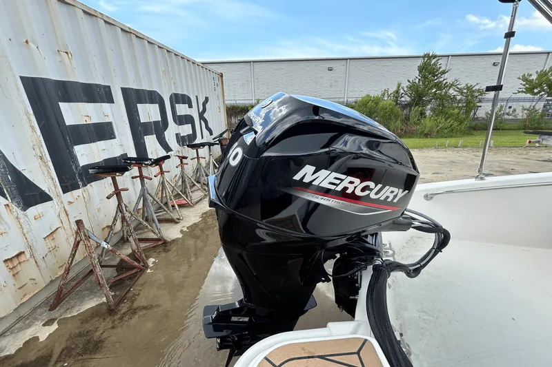 Slide: The Image of Boston Whaler 130 Super Sport 2026 - 9