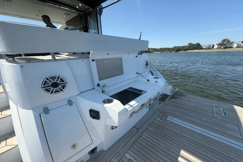 Slide: The Image of Cruisers Yachts 50 CANTIUS 2020 - 14