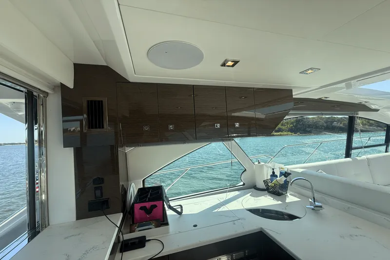 Slide: The Image of Cruisers Yachts 50 CANTIUS 2020 - 33