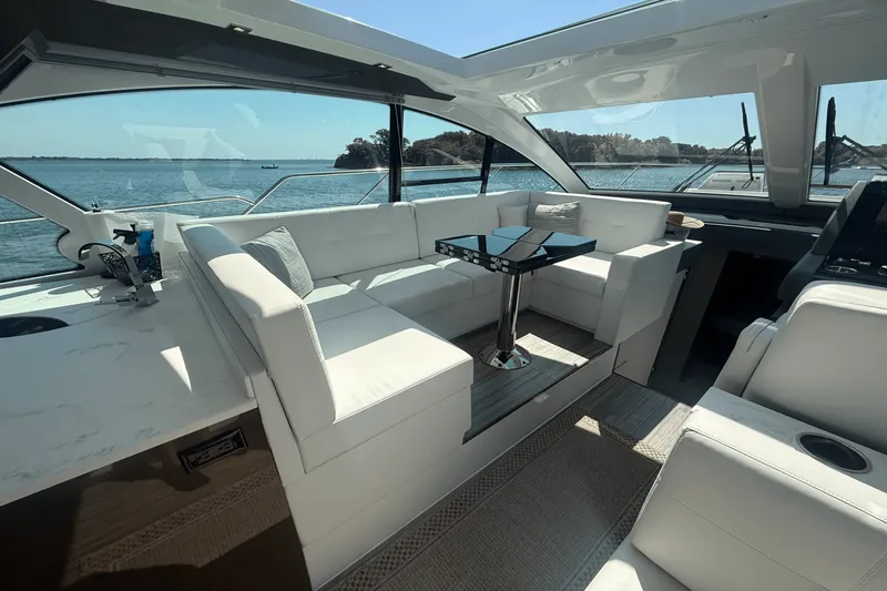 Slide: The Image of Cruisers Yachts 50 CANTIUS 2020 - 39